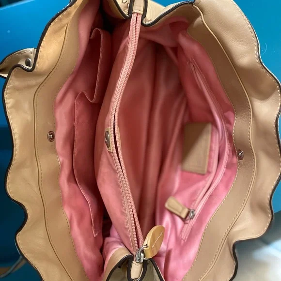 Coach - Picture 5 of 8